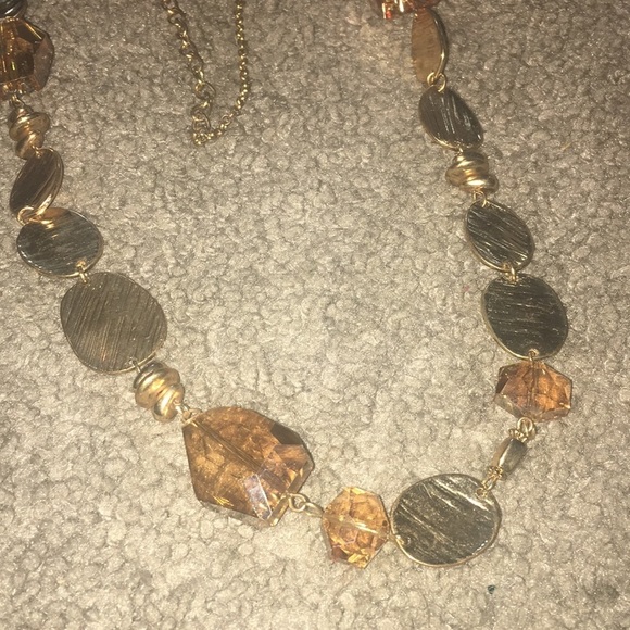 Stunning Necklace w Goldtone pieces & Clear beads - Picture 2 of 6